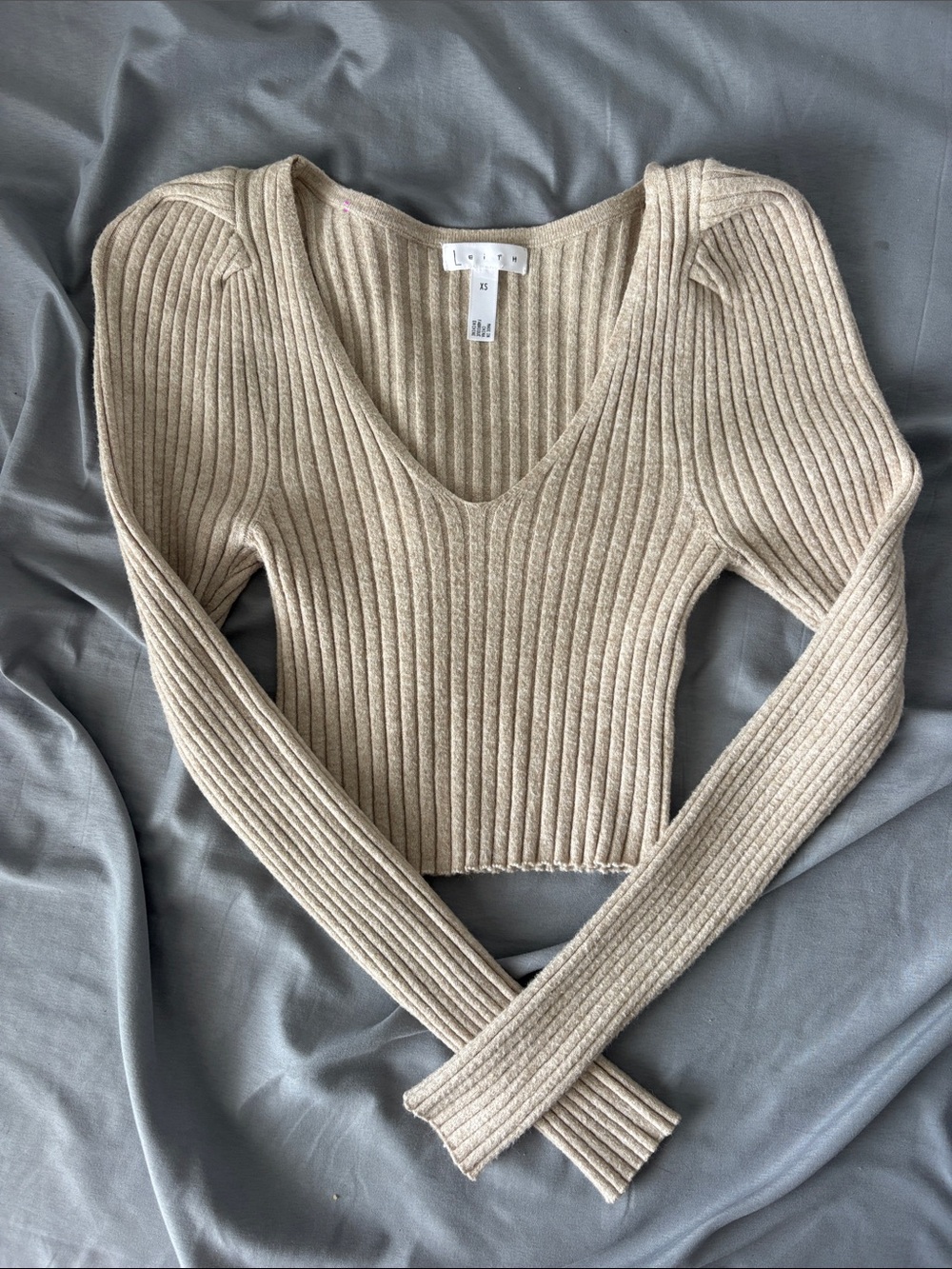 Leith Ribbed V-Neck Cropped Sweater - Beige